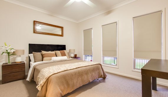 Cómo elegir las cortinas roller para dormitorios