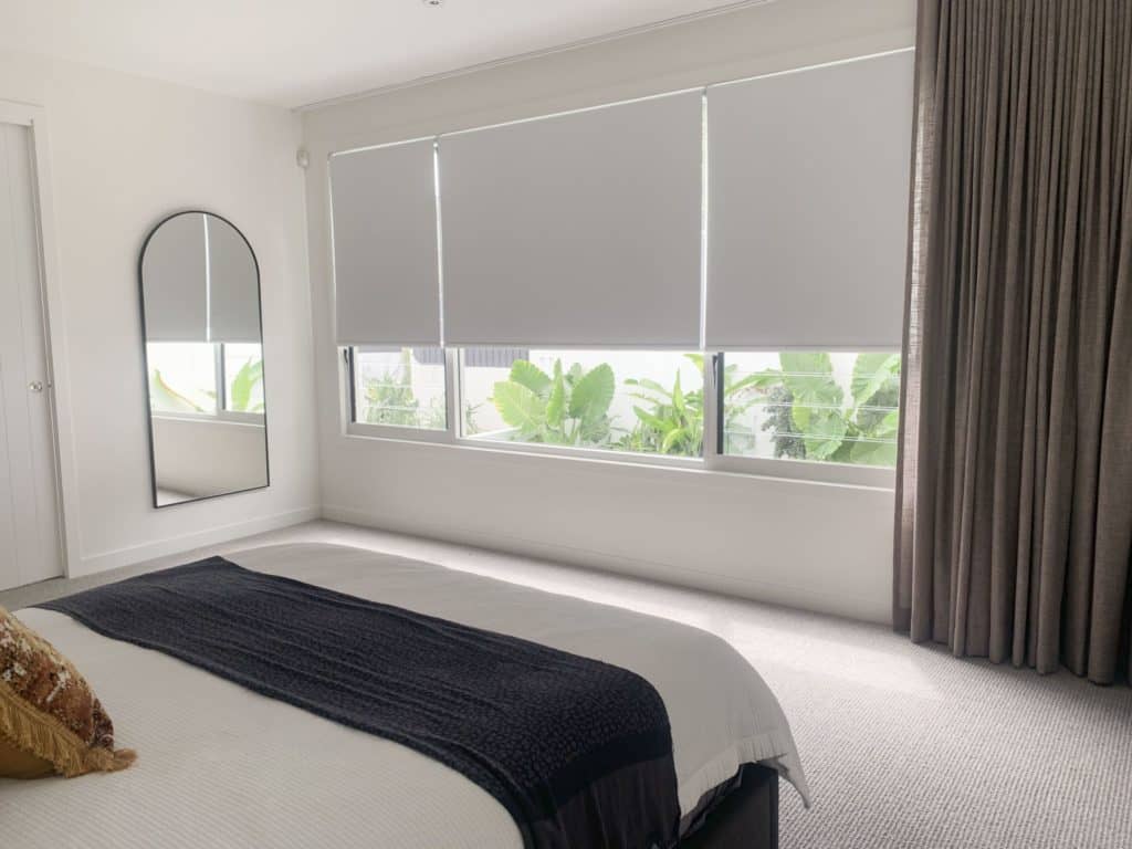 Tipos de cortinas roller para dormitorios